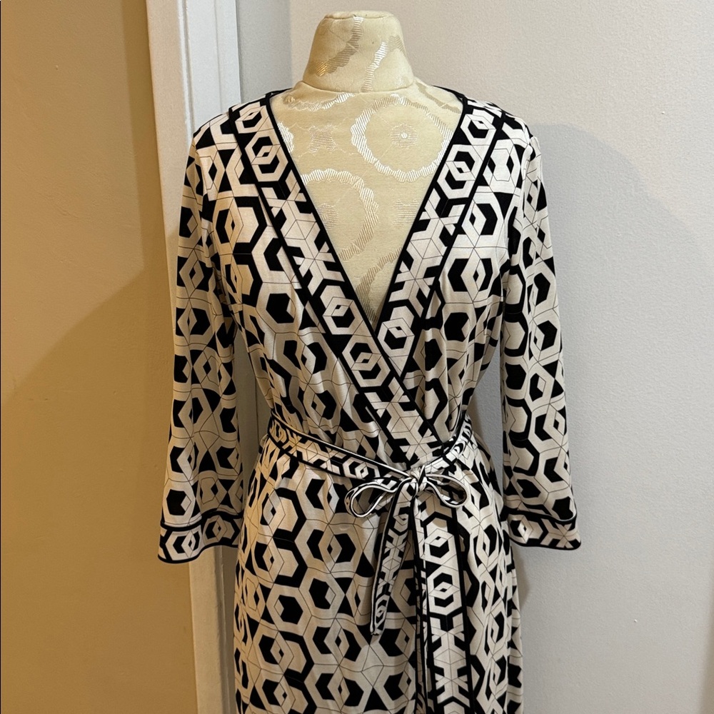 Diane Von Furstenberg Vtg Silk Wrap Geometric Banded Julian Black White Dress